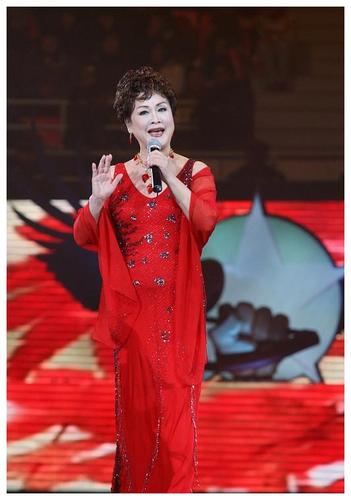 凭借一首歌让全国人记住!著名歌唱家李谷一的生活