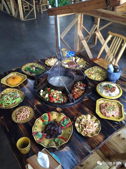 价格优惠,电话:13451013860 主菜吊锅与各种配菜 ,食材都来自利川农村