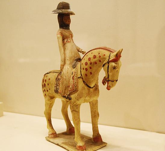丝绸之路上的骑马俑