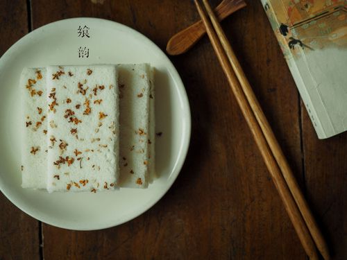 偶尔在网上看见桂花糕的图片,居然日思夜想了好几日,梦里都闻到桂花