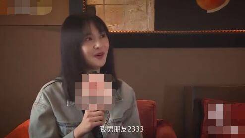 郑爽大赞男友张恒 称和他在一起很简单