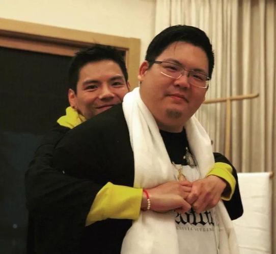 向佑曾在东莞太子酒店惹事向华强出面与梁耀辉谈判才将其救回