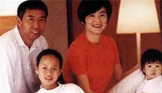 人间绝色林青霞,老公邢李原却是二婚龅牙,除了有钱还有啥魅力?