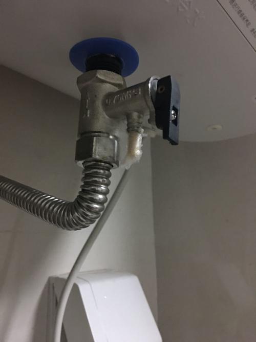 电热水器上的泄压阀,真能起到防爆炸的作用?听听安装师傅怎么说