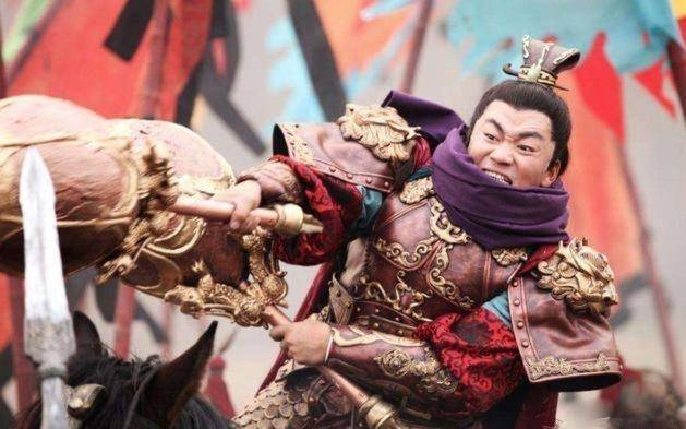 里面,雄阔海,伍云召,伍天锡这三个人是联手围攻宇文成都的