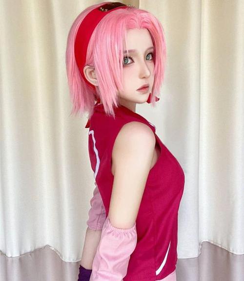 火影:小樱神还原cos,护额当发箍细节好评,回眸眼神让