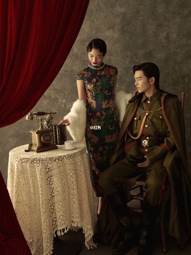 军装配旗袍 的军阀风婚纱照