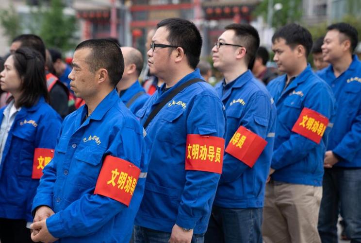 巴南3300名文明劝导员上岗 劝"走"城市不文明