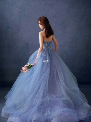 蓝色婚纱怎么拍才不翻车|97高级感婚纱照_婚纱照_婚纱_极简风_福田