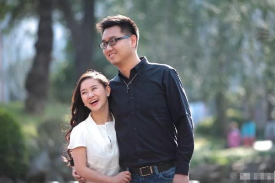 而另一个男人,也就是现任丈夫的出现,才真正改变廖智的人生.