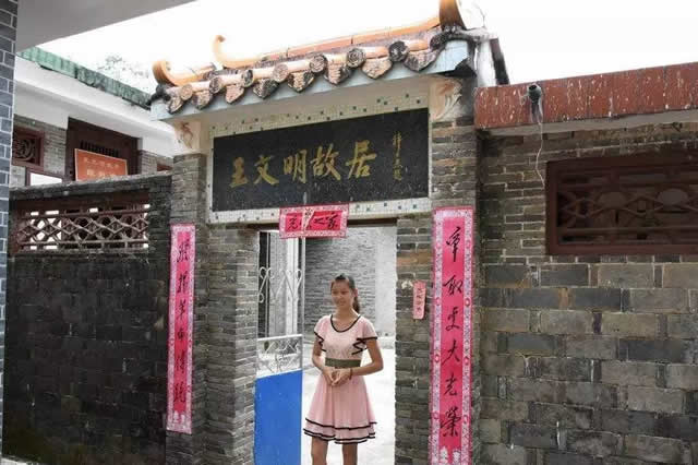 南的象征,河水纯净,清澈,宛如玉带,自五指山峰漂流而下,至琼海市的