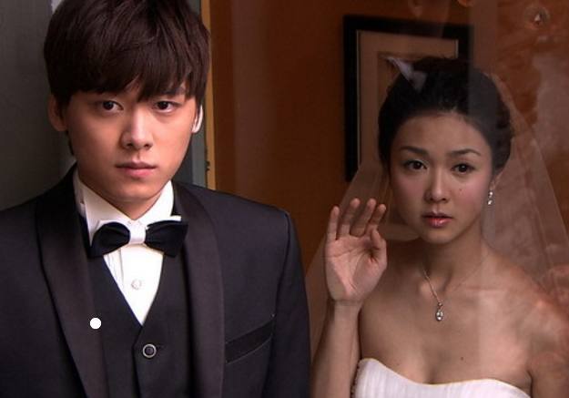 李易峰薛凯琪真爱谎言结婚剧照,李易峰饰演的是一个自闭症患者,薛凯琪