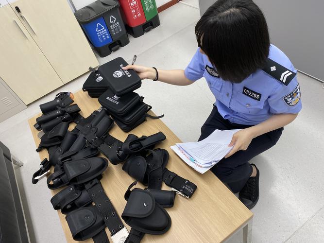 秦汉公安分局警务保障办深入基层实地检查各单位警用装备配备管理使用
