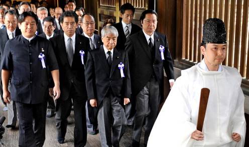 茗草泉#热辣评:安倍拜靖国神社 李登辉支持