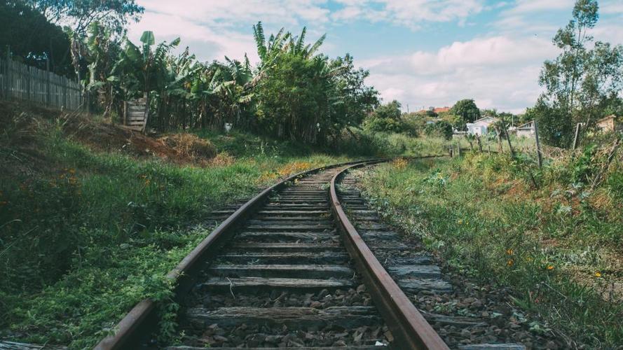 火车铁路轨道景色,高清壁纸,风景图片-回车桌面