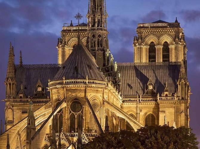 哥特式风格代表建筑——法国巴黎圣母院