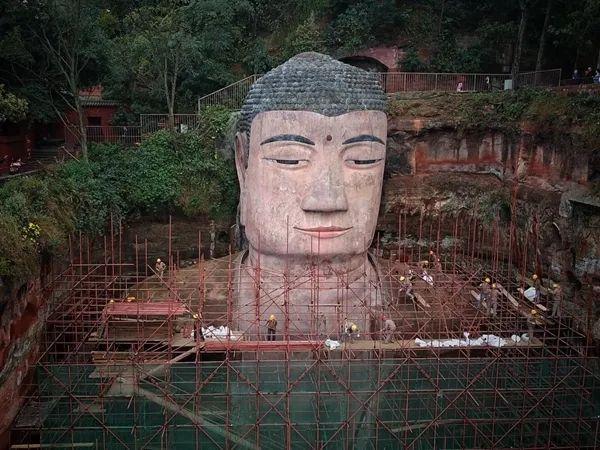 千年不倒的乐山大佛重大灾难曾四次闭目流泪这次专家说错了