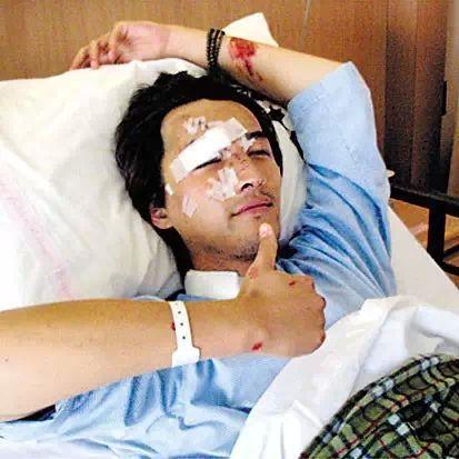 胡歌:遭遇车祸,右脸缝了100多针,我靠"它"迎来了事业第二春