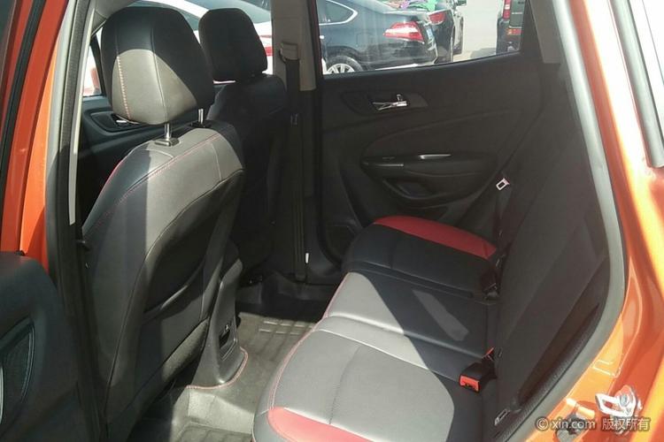 长安cs15后排全景