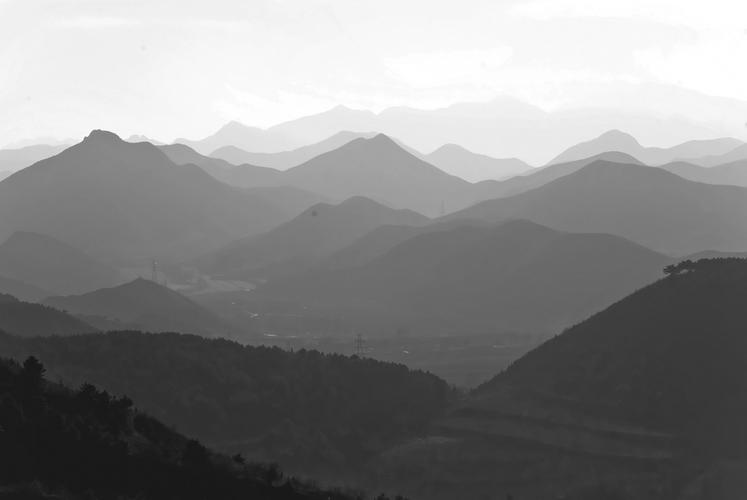 冬日的那山那水 (黑白)