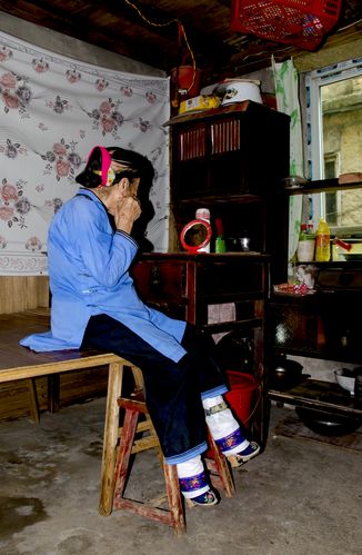 随着岁月的流逝,小脚女人在华夏大地上越来越罕见了.