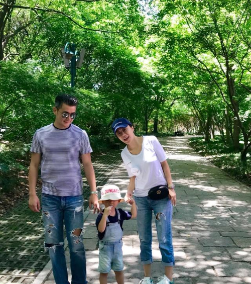 保剑锋儿子小满意长大了,虎头虎脑可爱又帅气,爸爸基因好强大