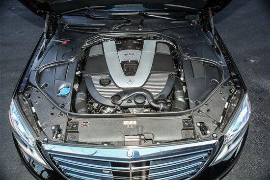 0l v12双涡轮增压发动机,最大功率为389kw,最大扭矩830nm;迈巴赫s400