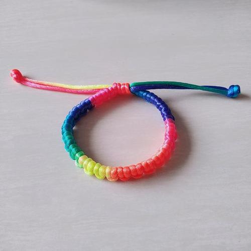 编织云雀结五彩绳手链图文过程