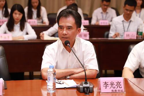 党委书记李光亮向管培生们表达了衷心的欢迎并提出殷切的希望.