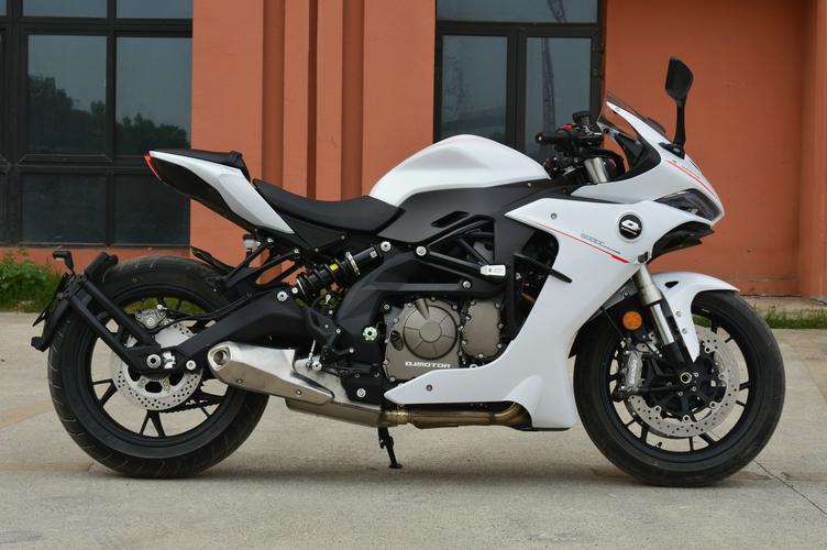 不骑怎知四缸香性价比最高的四缸跑车qjmotor赛600体验报告