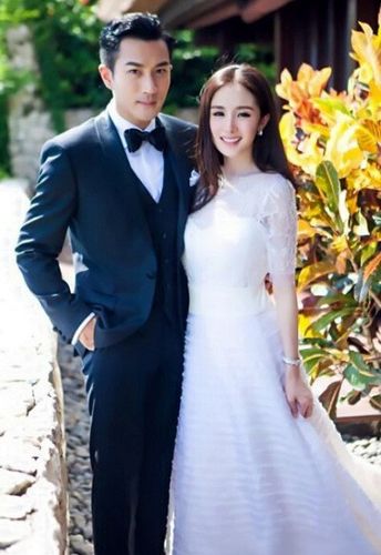 杨幂刘恺威甜蜜海岛婚礼婚纱照-明星夫妻婚礼