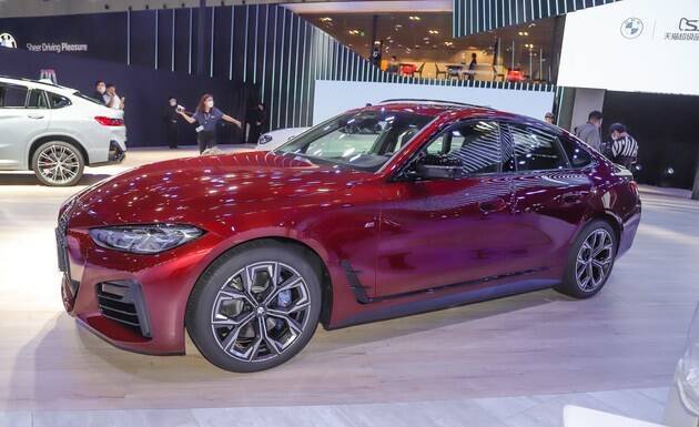 2021成都车展实拍全新宝马4系四门轿跑