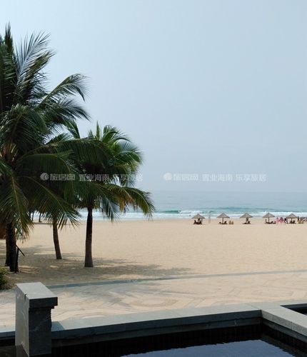 雅居乐清水湾旁边的沙滩美景