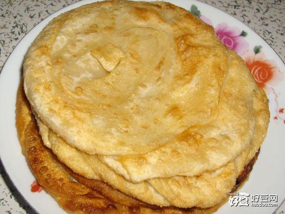 用餐人数:3-4人 制作兴趣: 制作难度: 制作时间: 菜谱简介 家常油饼是