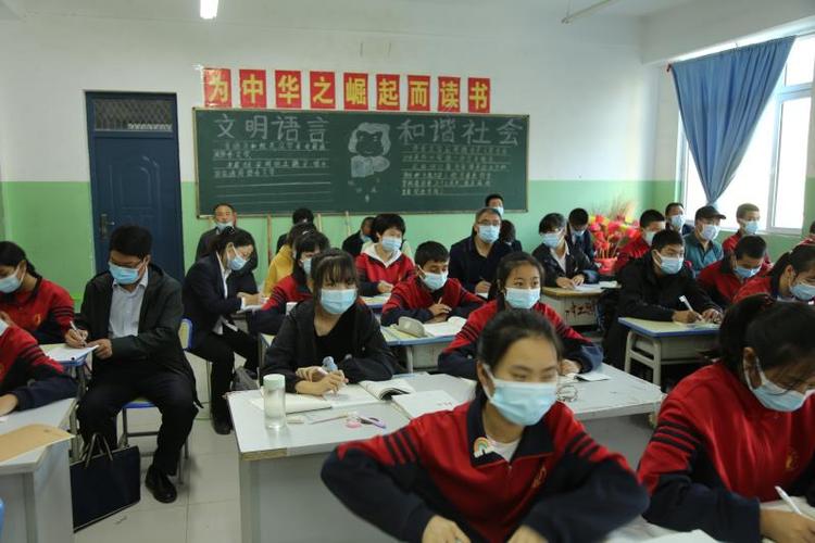 秋高气爽教研忙——山东省援疆支教小组赴麦盖提第一中学开展听评课