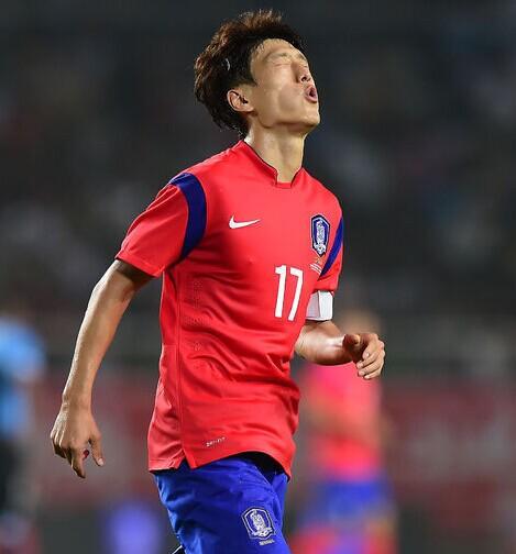 李青龙随韩国队征战亚洲杯令博尔顿队十分头疼