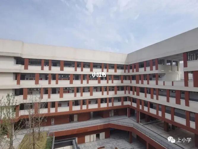 学费每学期1万,2020年武汉中考状元就是武汉钢实的,作为优质民办初中