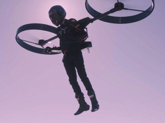 电动双旋翼飞行器进行了轰动性的首次载人飞行