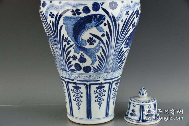 元青花鱼藻纹梅瓶高51厘米 直径27厘米