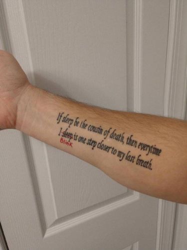 男生手臂上简约好看的英文字母纹身图片(1/1)