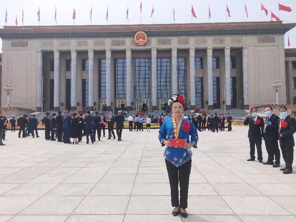 副局长,也是台江县萃文街道方黎湾社区党总支书记