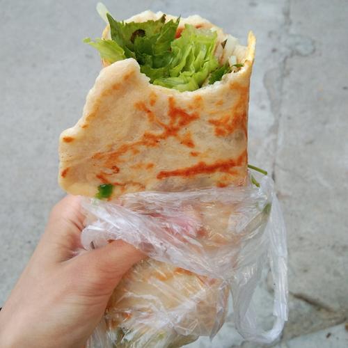 失望于没有胡萝卜丝的鸡蛋灌饼