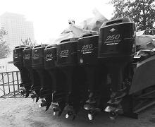 图为被缴获的具有7个发动机的走私工具"大飞".