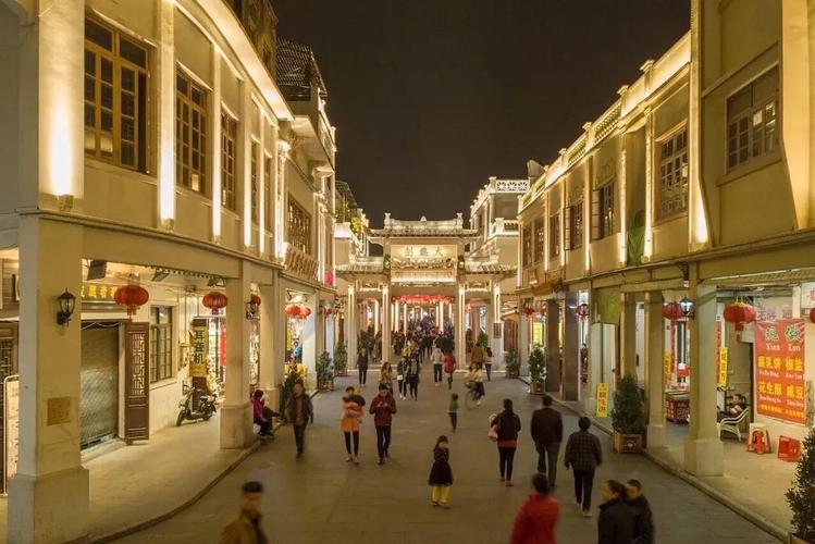 我俩都是湖北人,对潮州本地小吃不那么感冒,牌坊街逛了一圈,就去瞅瞅