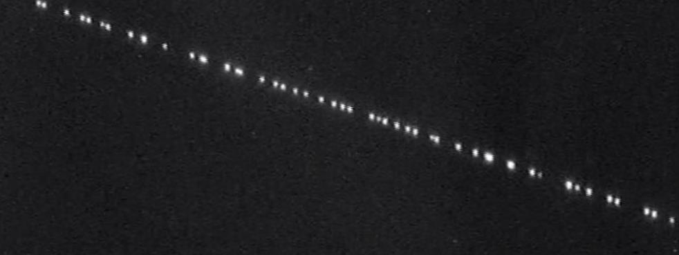 全球天文观测爱好者紧追星链火车 星链卫星反光污染引发疑虑