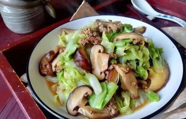 包菜炒香菇
