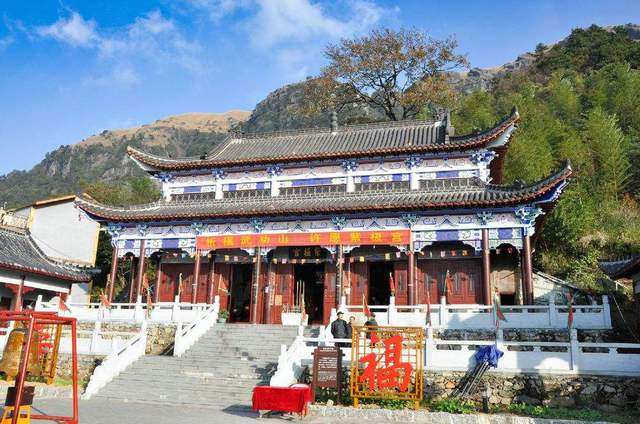 那时候武功山有集云,三天门,白法,九龙四大道教和佛教胜地;宫,观,寺庙