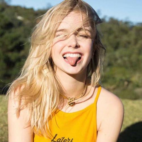 求几张女生大笑头像,好看的来