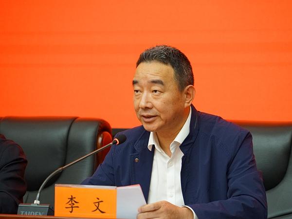 图为昆山市人民政府副市长李文.