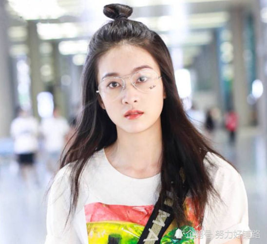 有种"意外"叫张雪迎戴眼镜,近照曝光后,粉丝:粉了个神仙偶像